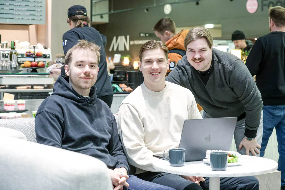 Sosiaalinen myynti LinkedInissä: Sales Navigator, postaukset ja tiimi mukaan
